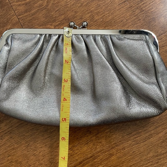 Vintage Y2K Silver LEATHER clutch purse - Picture 6 of 10